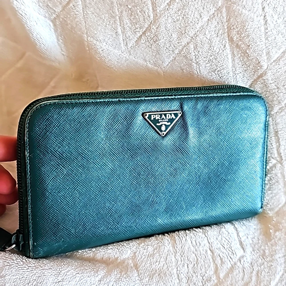 PRADA WALLET - Picture 1 of 15